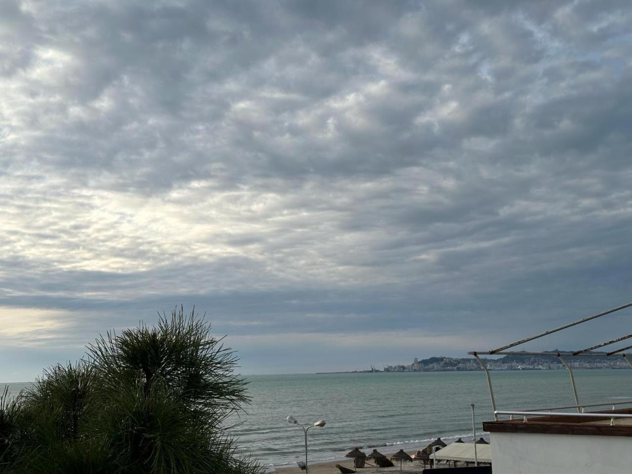 Sunset Sea View - Beachfront Balcony - Ac - Wifi دراس المظهر الخارجي الصورة